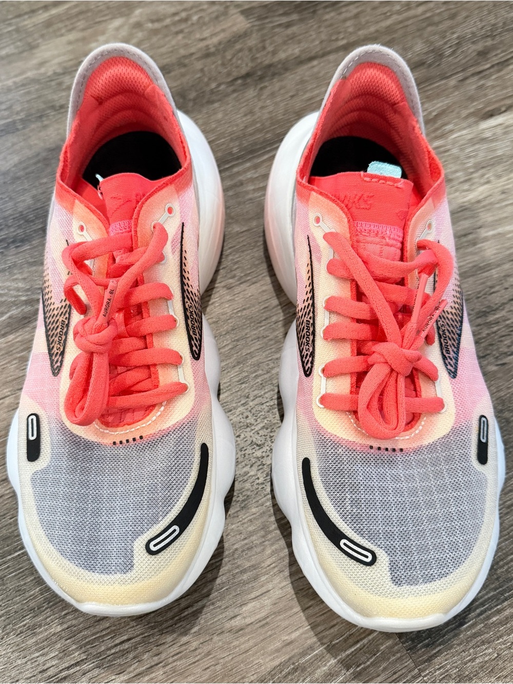 Brooks aurora women’s size 8
